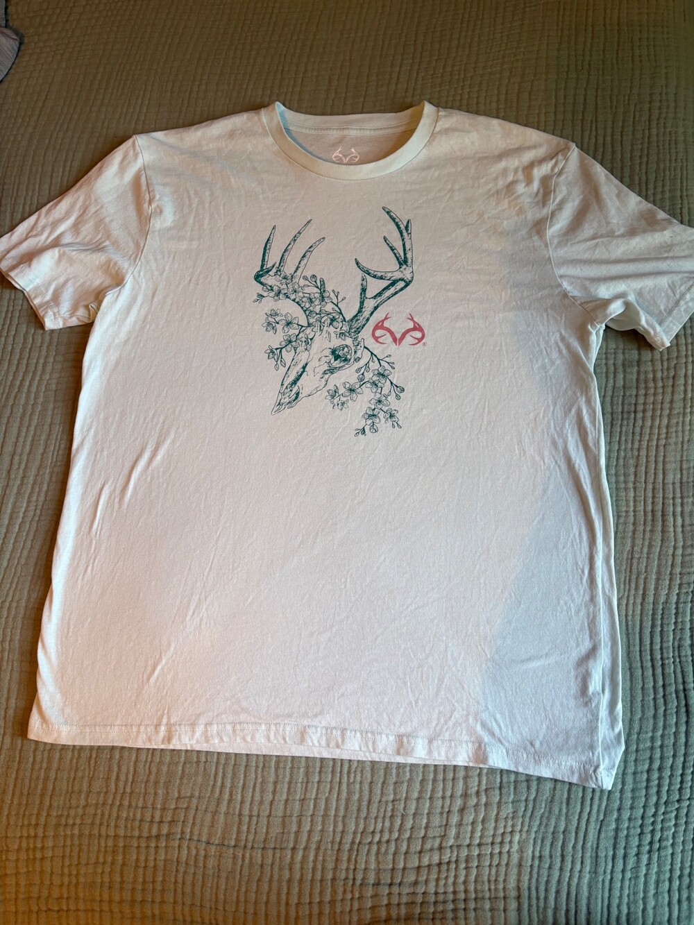Realtree X-Large White Cotton Polyester T-Shirt Deer Skull Graphic
